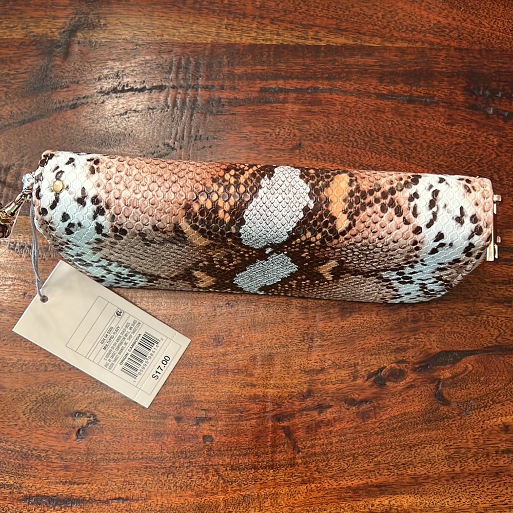 NWT! A new day reptile print embossed wristlet wallet clutch - Picture 2 of 4